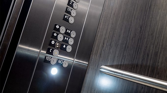 image_dx_interior_with_cop_680x381